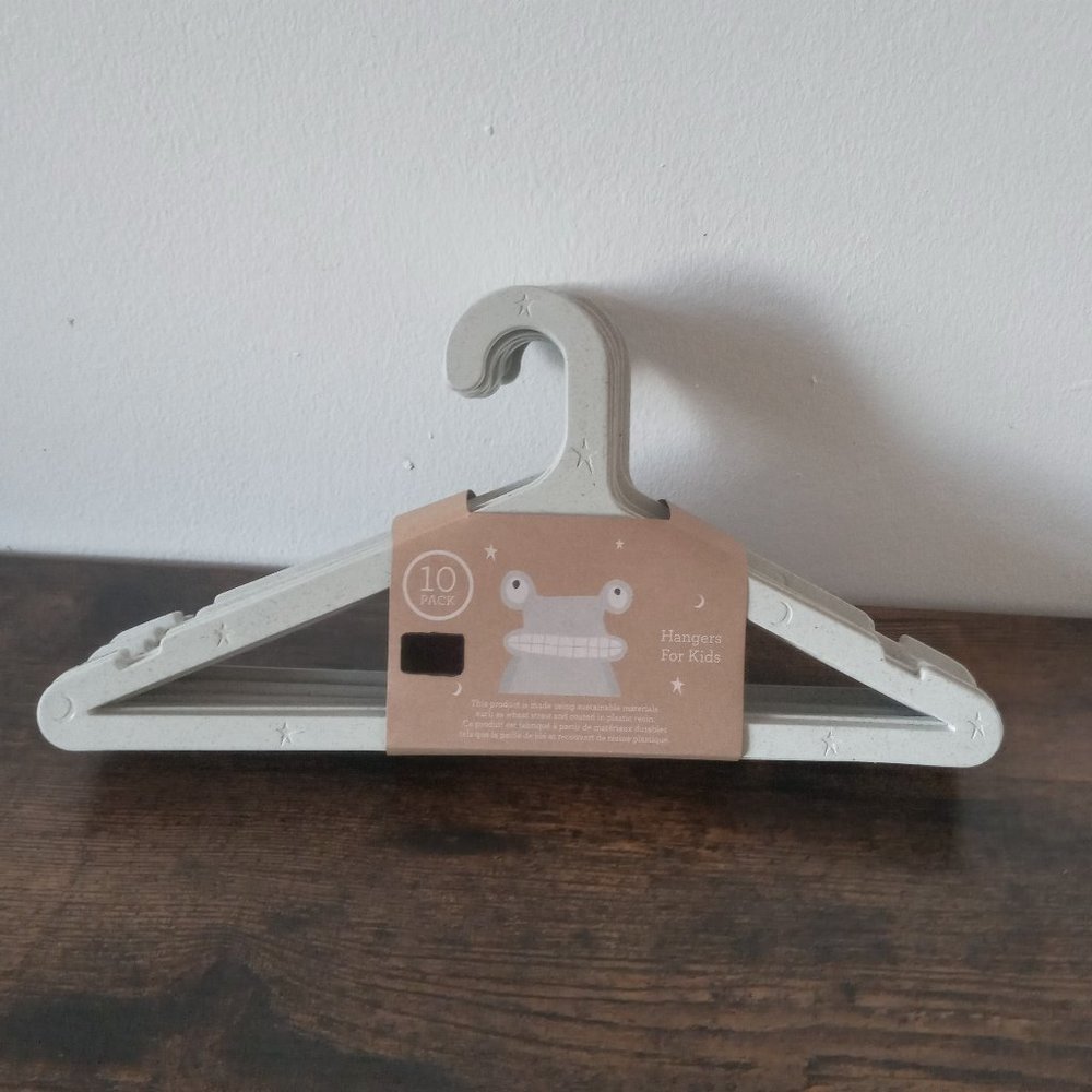 5/$25✨️Kids Clothing Hangers
